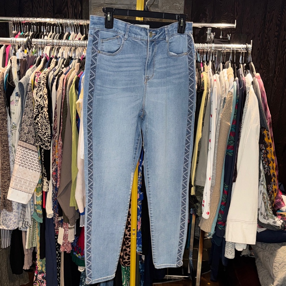 Knox Rose Light Blue High-Waist Women's Jeans with Geometric Side Trim